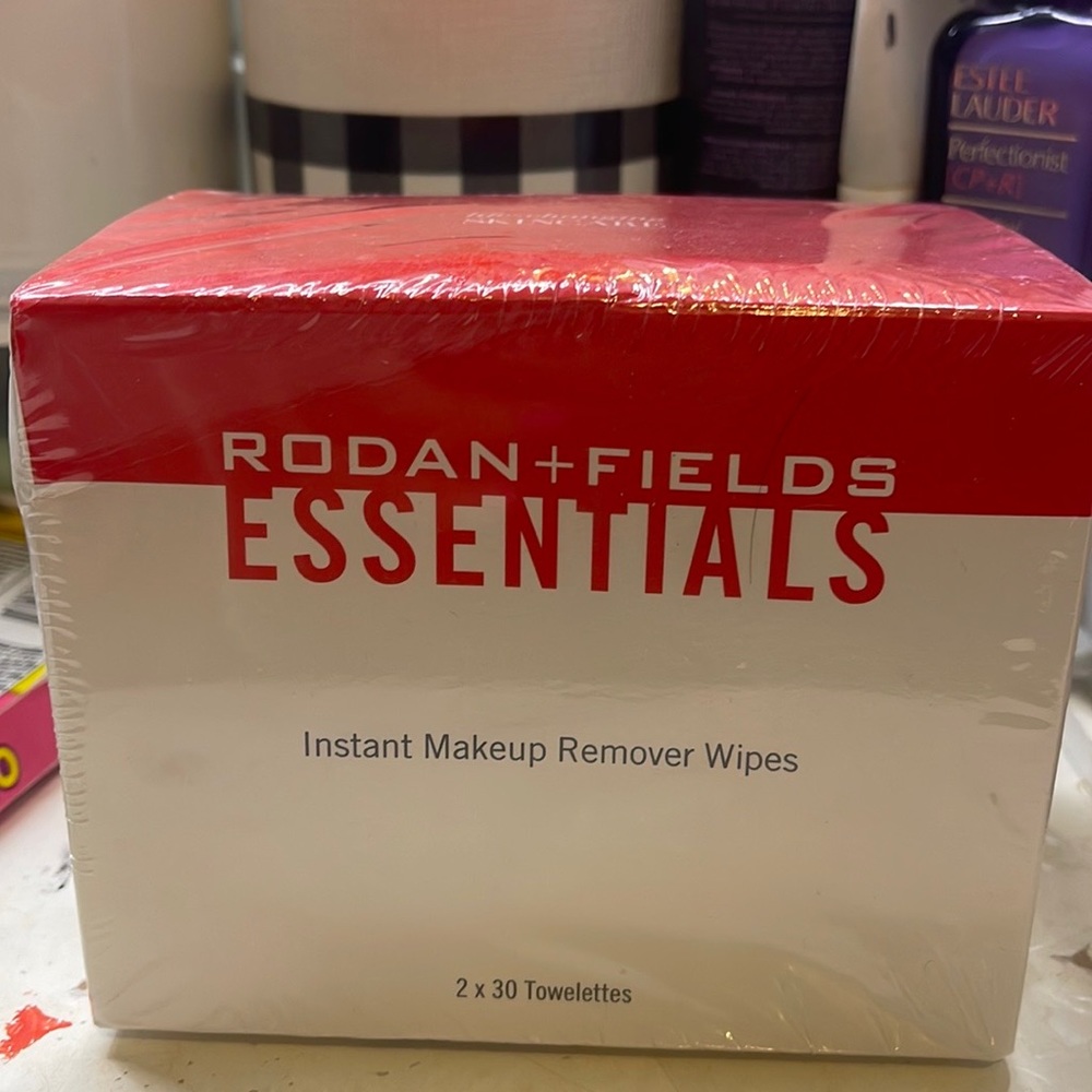 Essential makeup remover